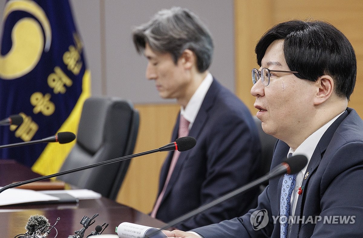 Kim So-young (R), vice chairman of the Financial Services Commission, speaks during a seminar in Seoul, in this Jan. 3, 2024, file photo. (Yonhap)