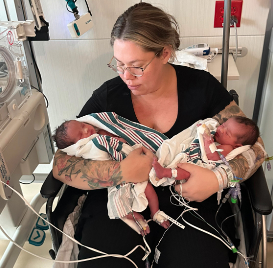 Kailyn Lowry holds her newborn twins in the hospital