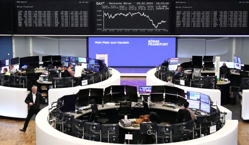 European shares rise on Wall Street bounce; focus on data-packed week